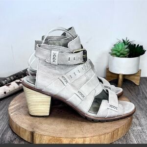 Sorel | Nadia Buckle Heeled Sandals in Kettle Grey NL2841-005 Size 10